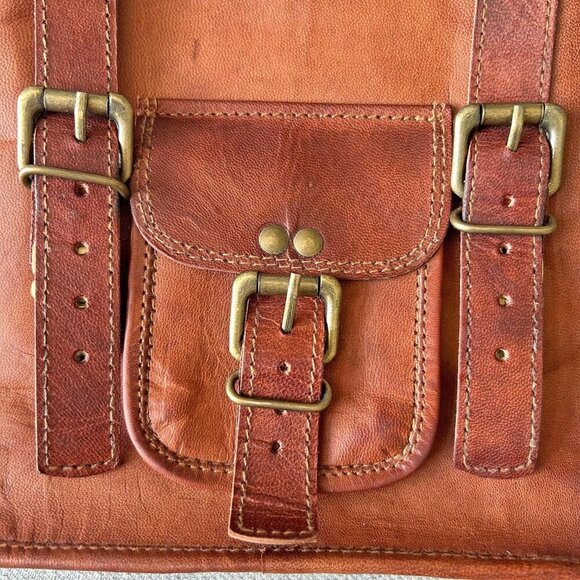 Vintage leather cross body messenger bag brass buckles - Picture 8 of 15